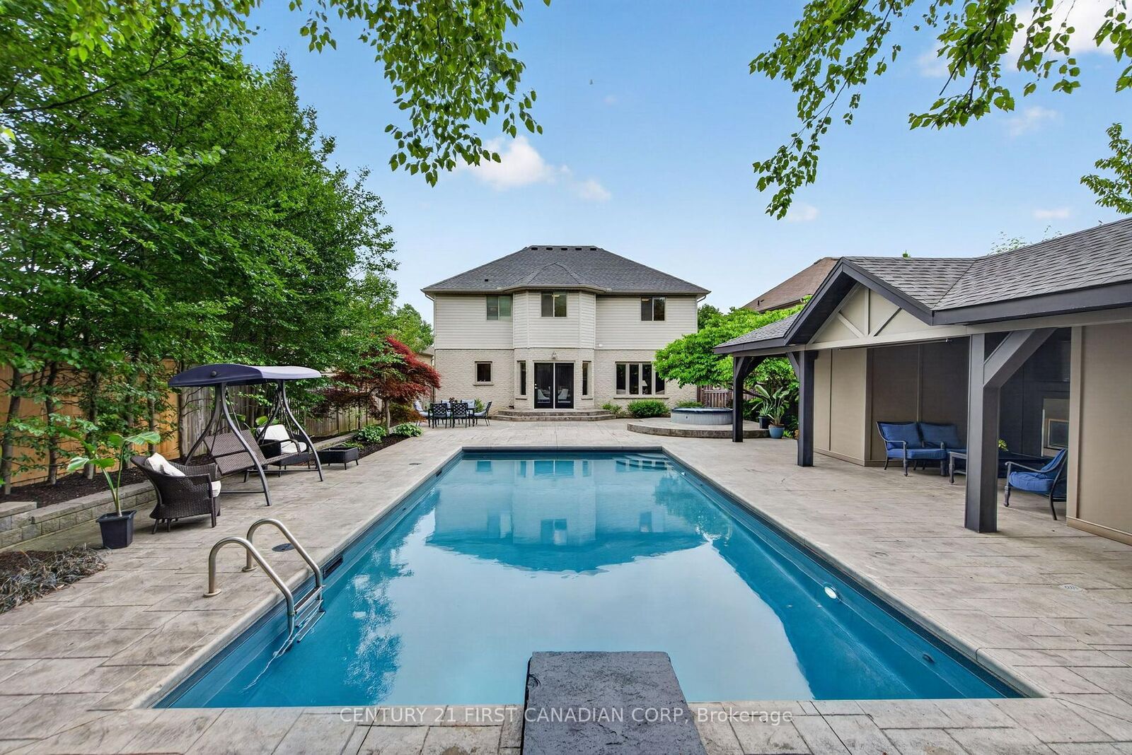Property Photo: 1027 Manchester Road ON N6H 5J1
