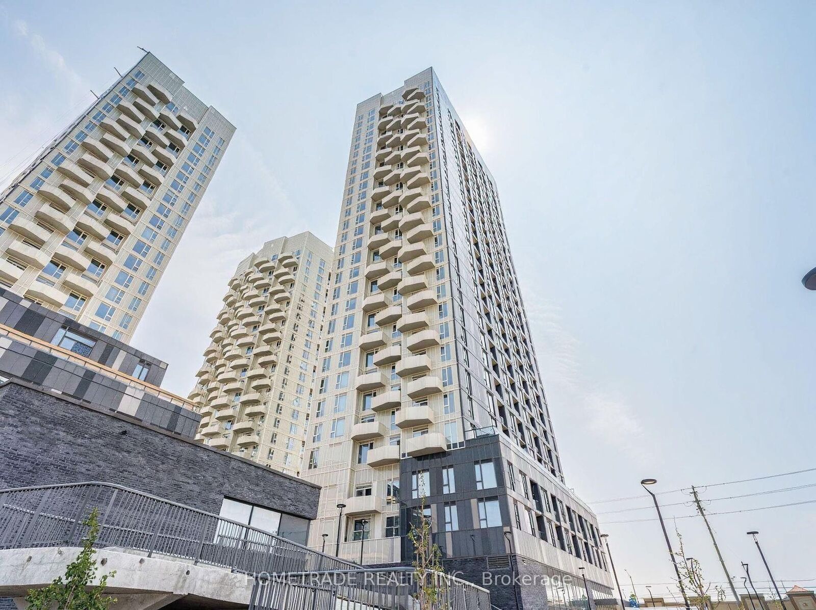 Photo de la propriété:  498 Caldari Road 2327  ON L4K 0R6 