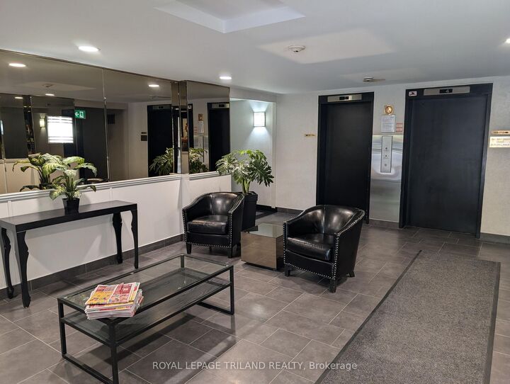 Property Photo:  135 Base Line Road W 306  ON N6J 4W4 
