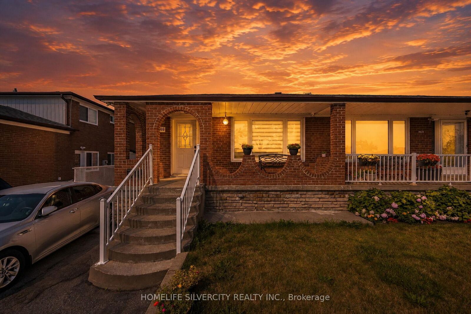 Property Photo: 3669 Corliss Crescent ON L4T 2Z2