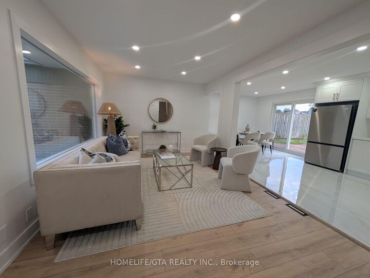 Property Photo: 14 Heatherwood Road ON L1S 2K7