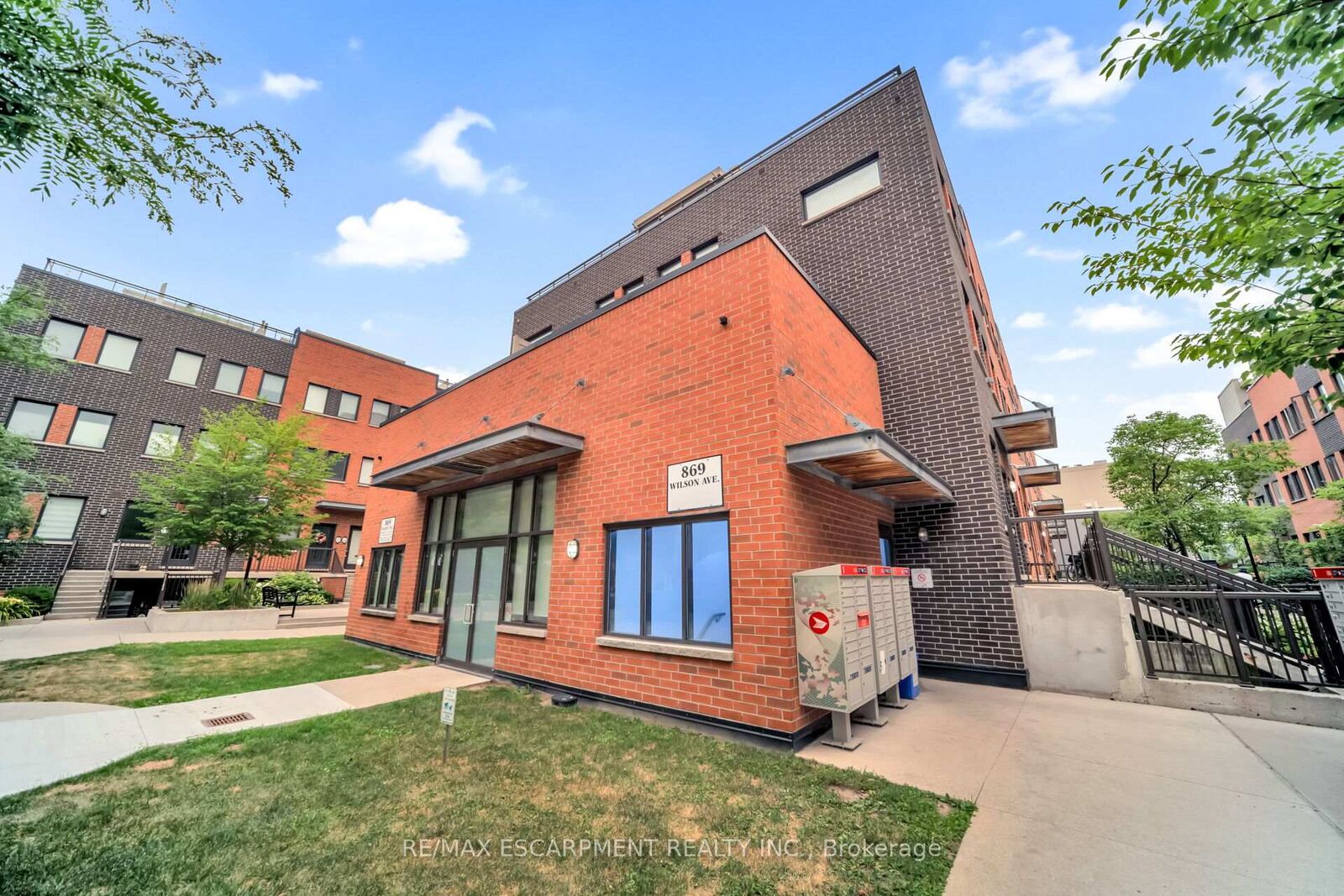 Property Photo: 869 Wilson Avenue 29 ON M3K 0A4