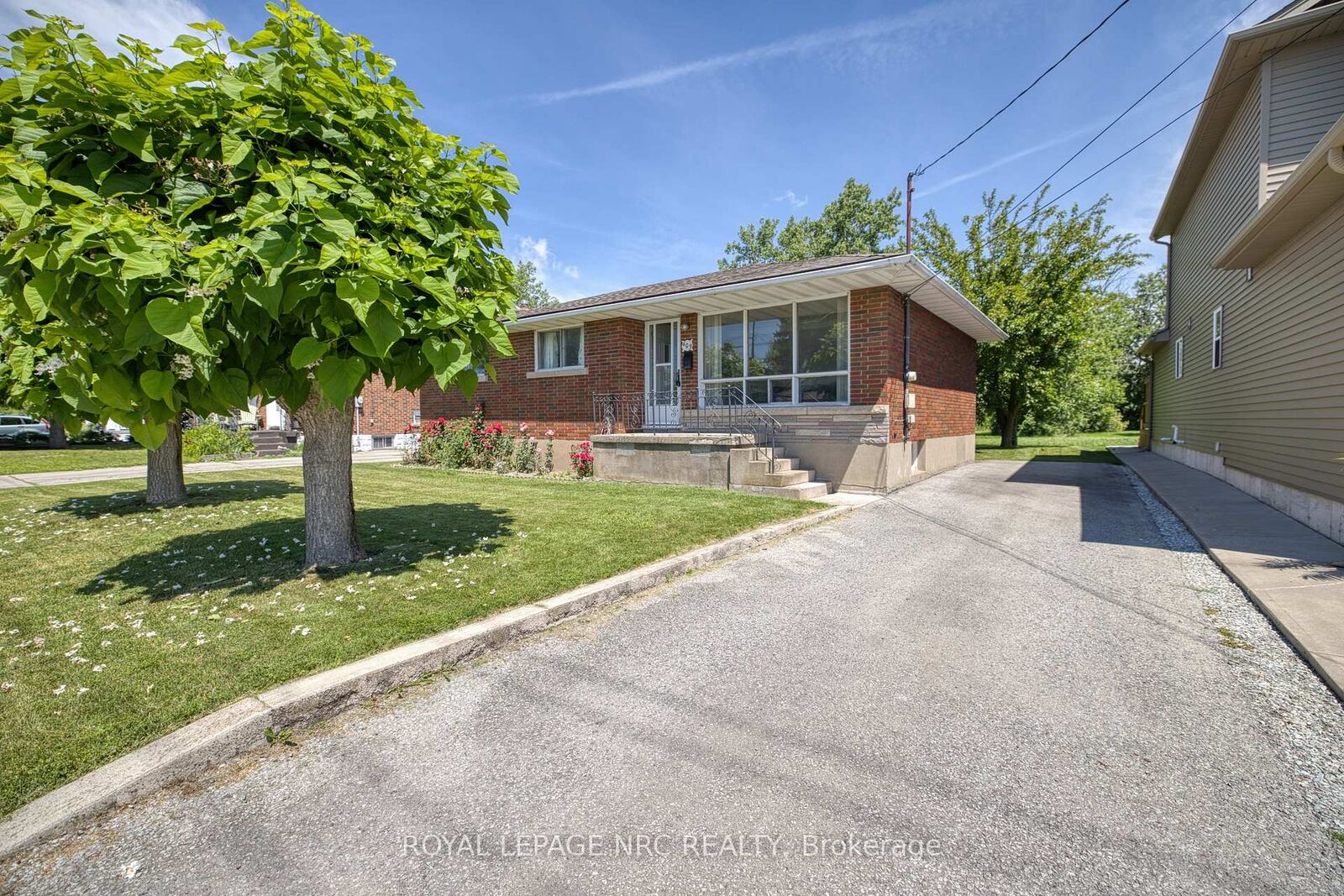 Property Photo: 409 Broadway Avenue ON L3C 5M3