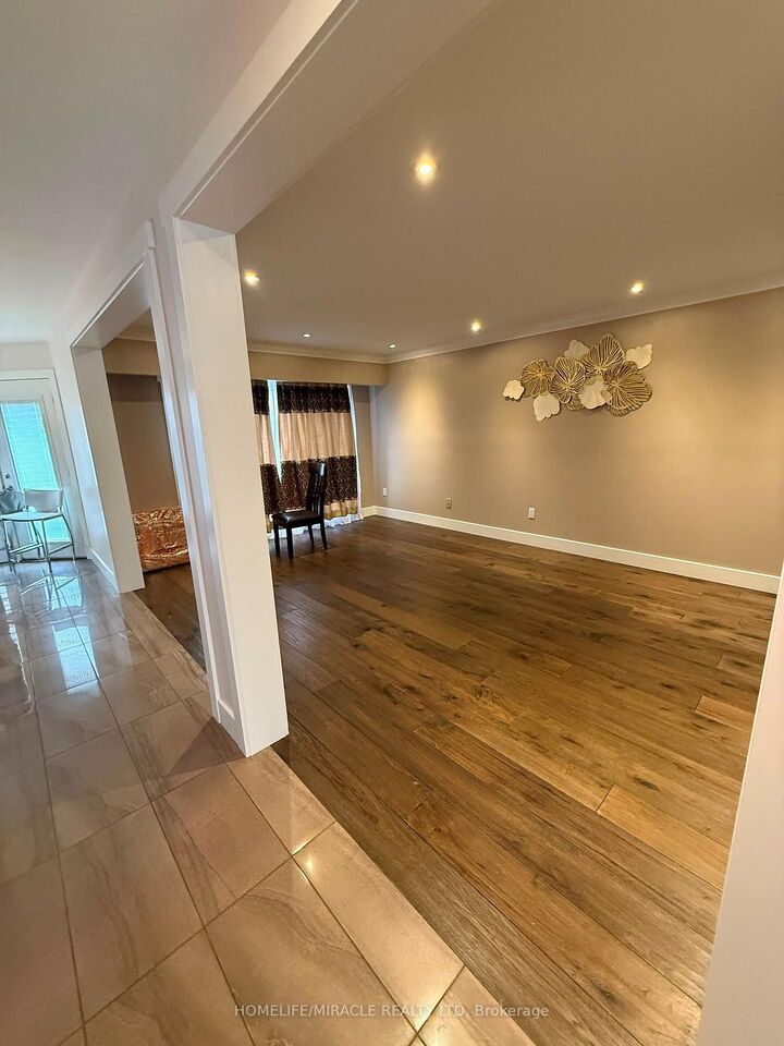 Photo de la propriété:  2133 Heidi Avenue  ON L7M 3P4 