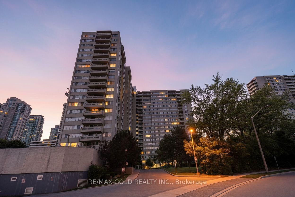 Property Photo: 3590 Kaneff Crescent 1913 ON L5A 3X3