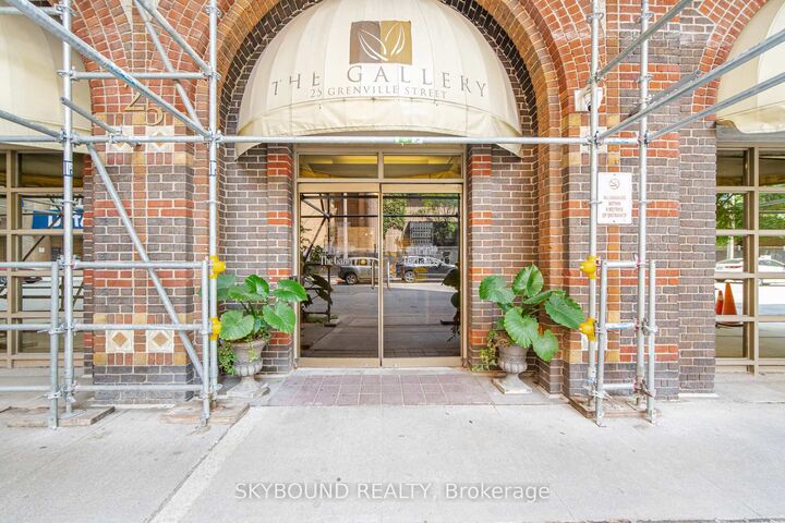 Property Photo: 25 Grenville Street 1605 ON M4Y 2X5