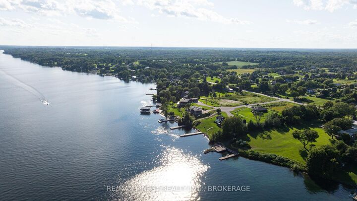 Property Photo: 1 Shoreside Way ON K6V 5T1