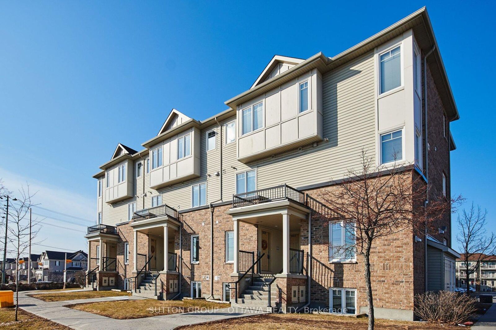 Property Photo: 2625 Longfields Drive ON K2J 1S3