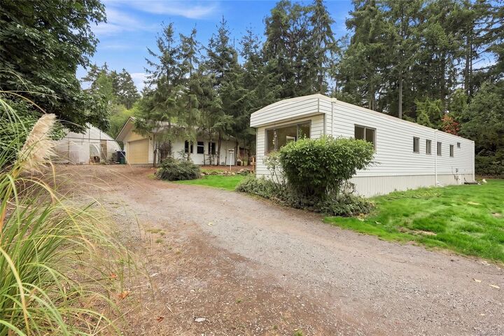 Property Photo:  470 Fourneau Way  BC V9P 2J7 