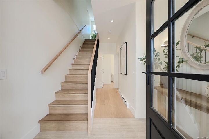 Property Photo: 1514 Foul Bay Rd #2 BC V8R 4Z9