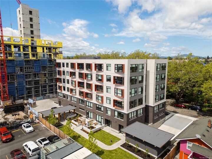Property Photo:  629 Speed Ave #205  BC V8Z 1A5 