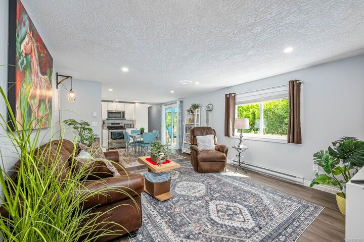 Property Photo: 2140 Stadacona Dr BC V9M 3P7