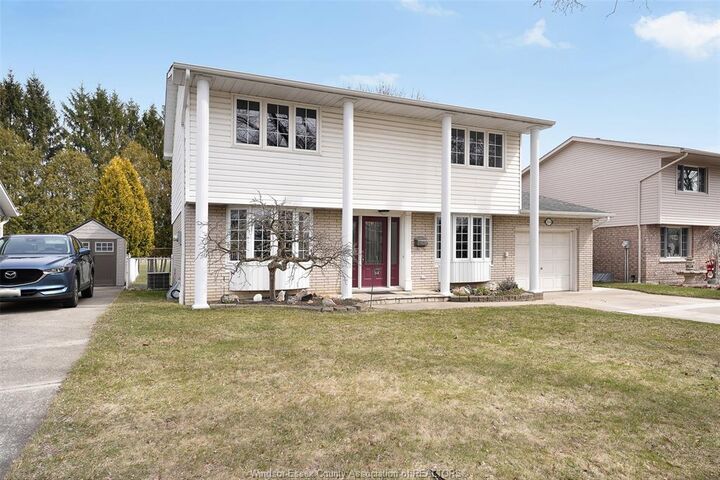 Property Photo: 264 Baldoon ON N7L 1E6