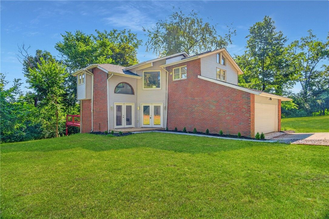 Property Photo:  540 Lisa Dr  PA 15122 