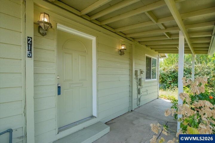 Property Photo: 215 N Polk St OR 97351