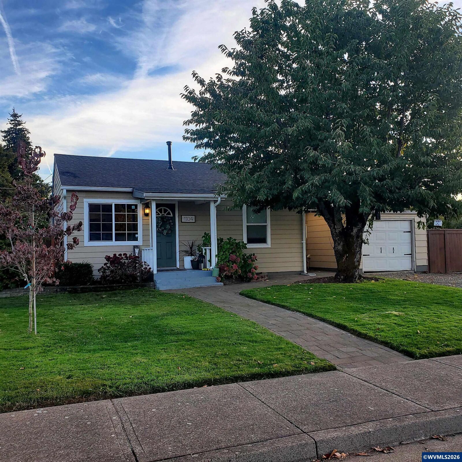 Property Photo:  1104 Caleb St  OR 97325 