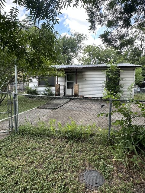 Property Photo:  1127 Mark Street D  TX 78721 