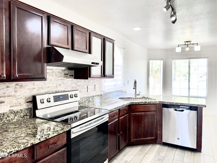 Property Photo:  1360 S Portland Avenue  AZ 85296 