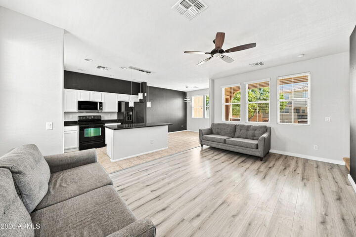Property Photo: 2012 N 78th Glen AZ 85035