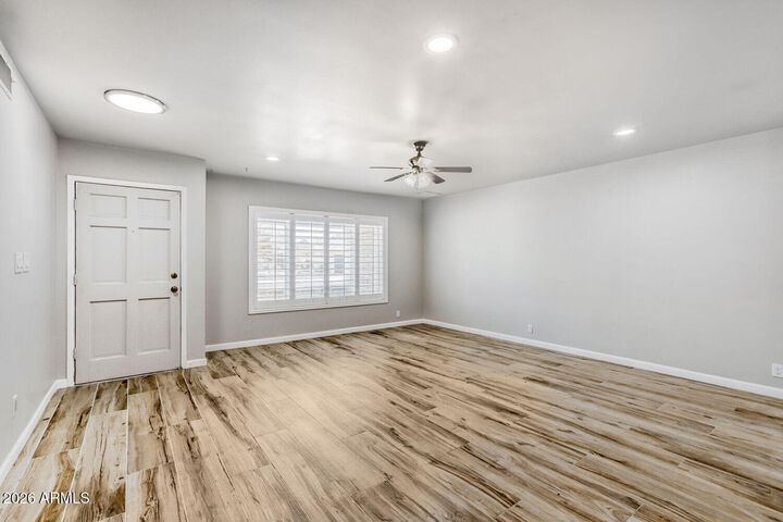Property Photo: 4932 W Mercer Lane AZ 85304
