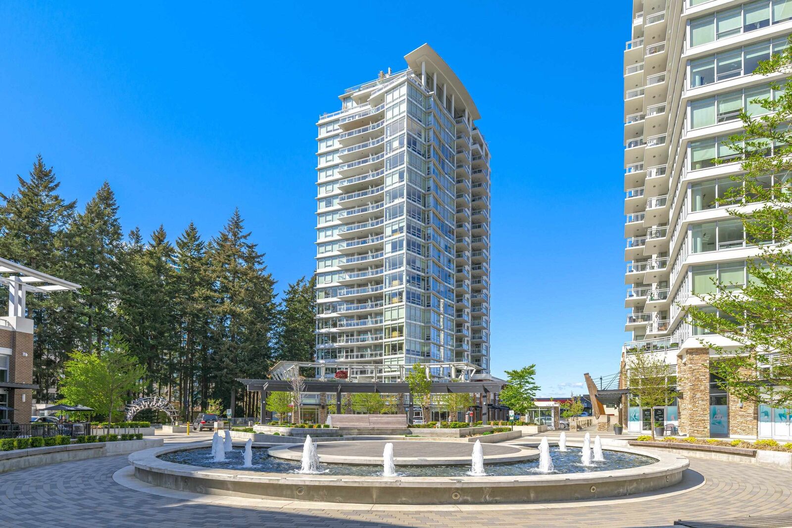Property Photo:  15152 Russell Avenue 505  BC V4B 0A3 