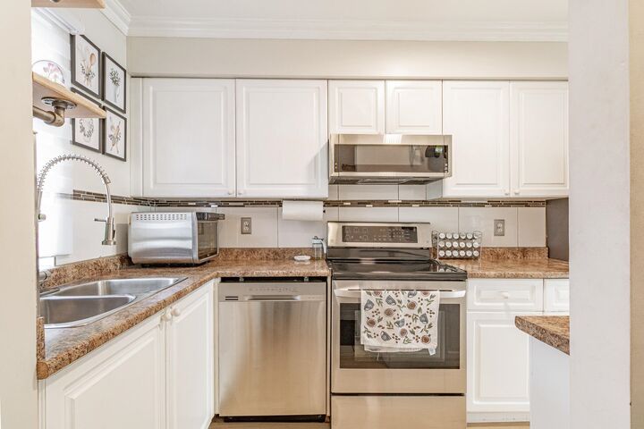 1570 Prairie Avenue 107 — photo 1