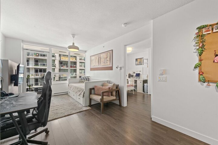 Property Photo:  988 Quayside Drive 1906  BC V3M 0L5 