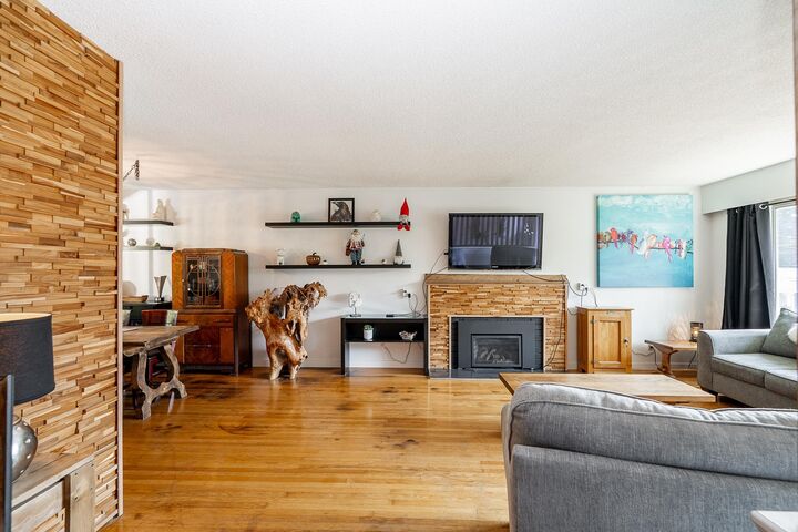Property Photo: 635 Midvale Street BC V3J 6M1