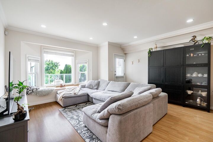 1124 Rochester Avenue — photo 1