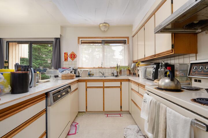 Property Photo:  7340 Schaefer Avenue  BC V6Y 2X7 