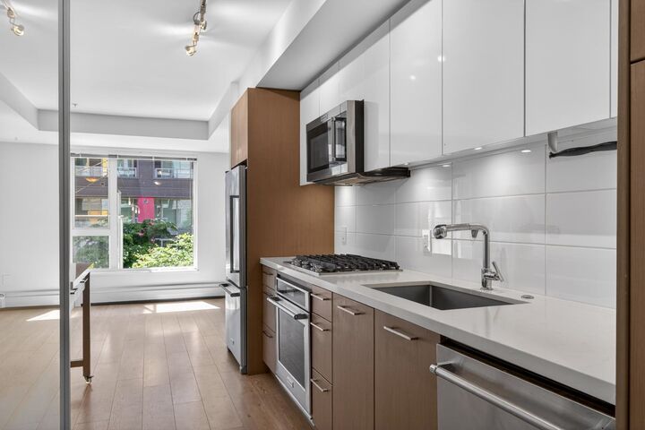 Property Photo: 384 E 1st Avenue 304 BC V5T 0G5