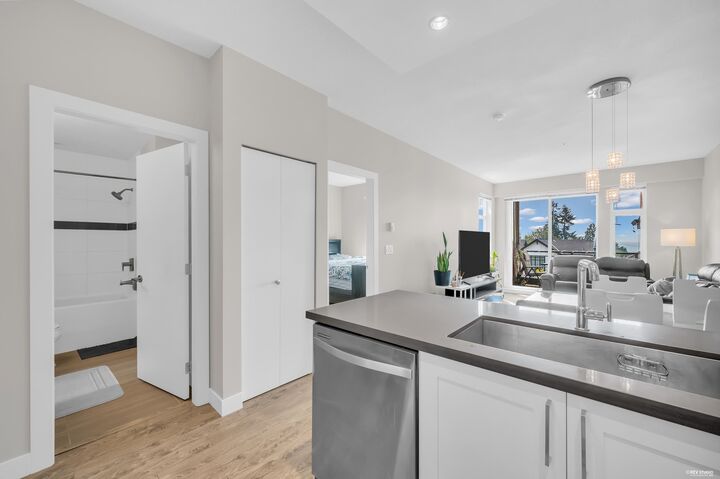 Property Photo: 963 Charland Avenue 2201 BC V3K 0E2
