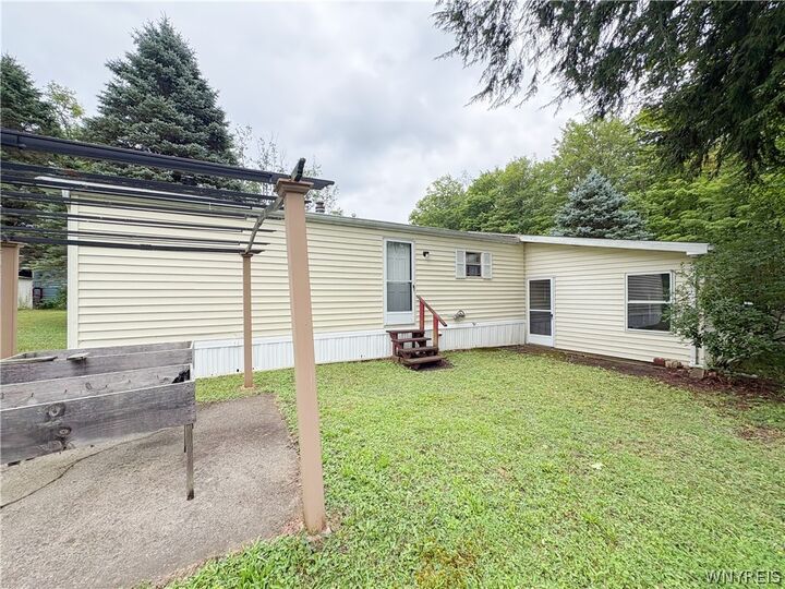 Property Photo:  178 Bush Gardens  NY 14004 