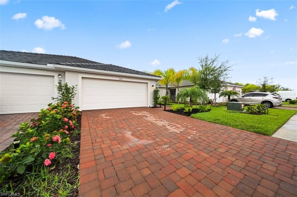Property Photo: 2356 Dragonfruit Way FL 34120