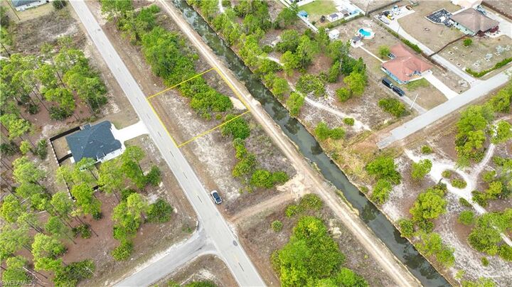 Property Photo:  1113 E 12th St  FL 33972 