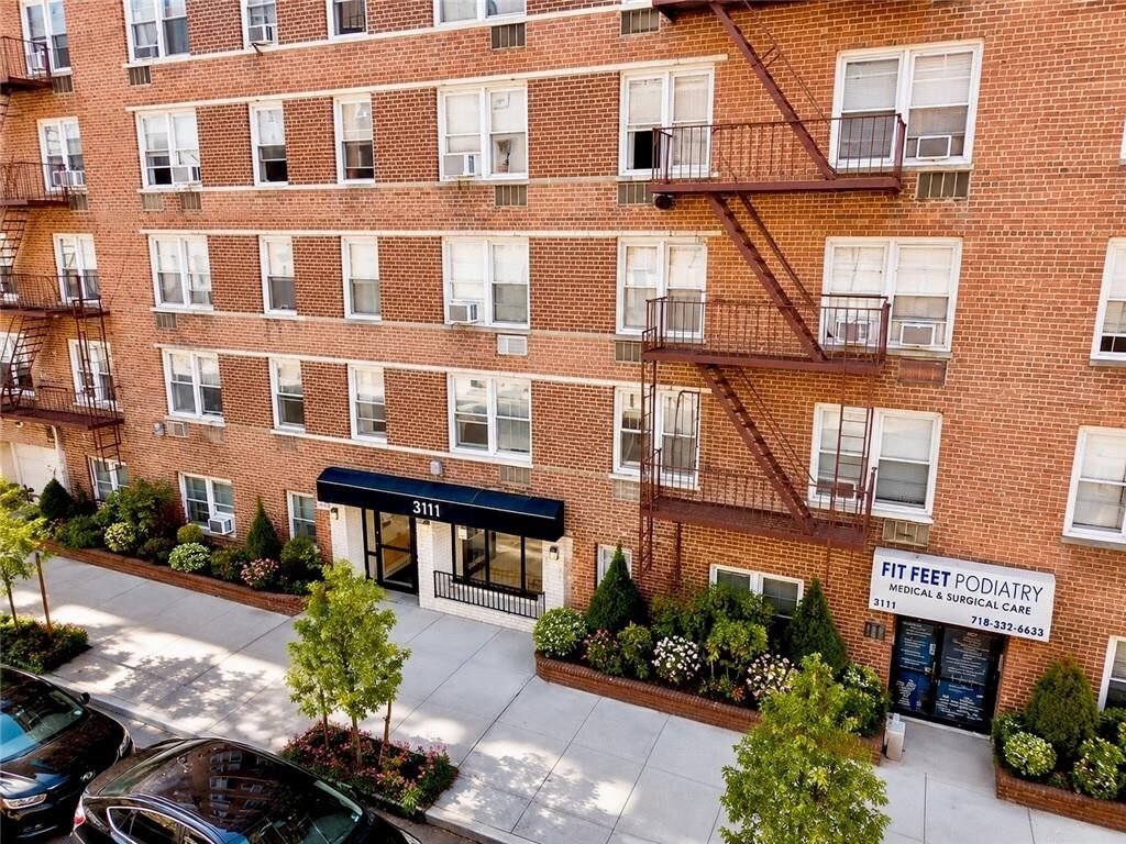 Property Photo: 3111 Brighton 2nd Street 5E NY 11235