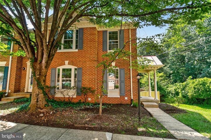 Property Photo:  6504 Hubbardton Way  VA 22150 