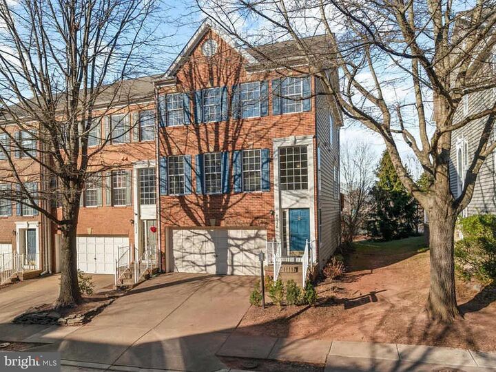 Property Photo: 47326 Sterdley Falls Terrace VA 20165