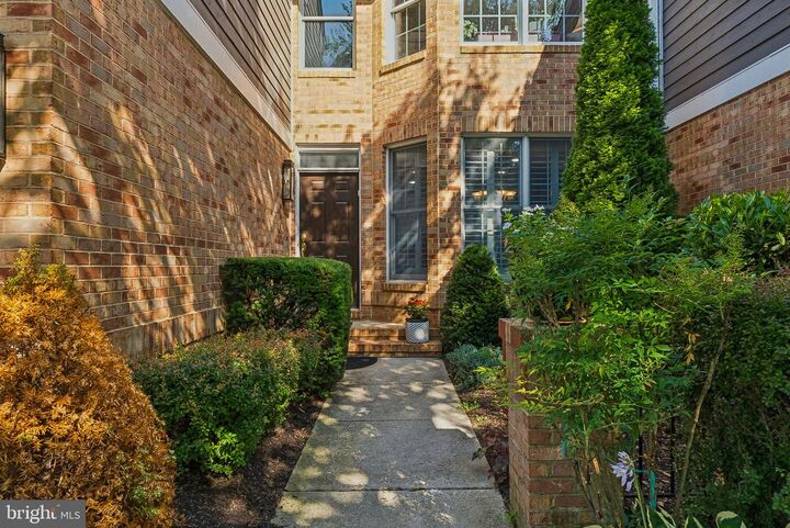 Property Photo:  4 Woodchester Court 4  MD 21208 