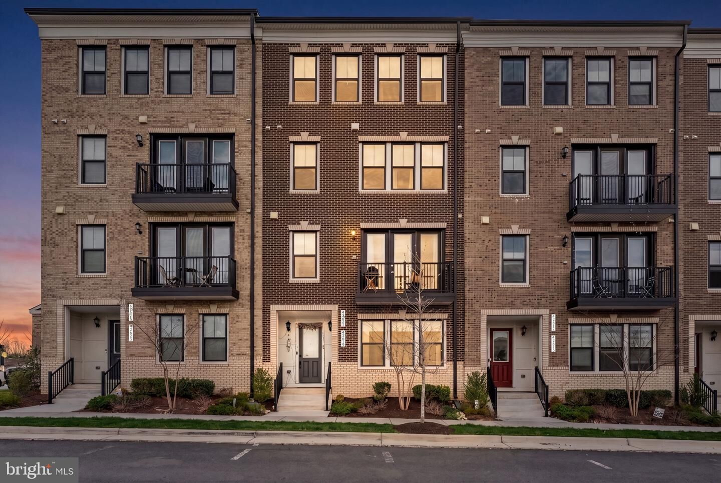 Property Photo: 42619 Nubbins Terrace VA 20147