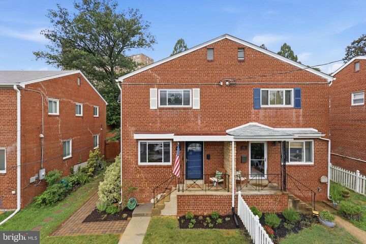 Property Photo:  48 W Taylor Run Parkway  VA 22314 