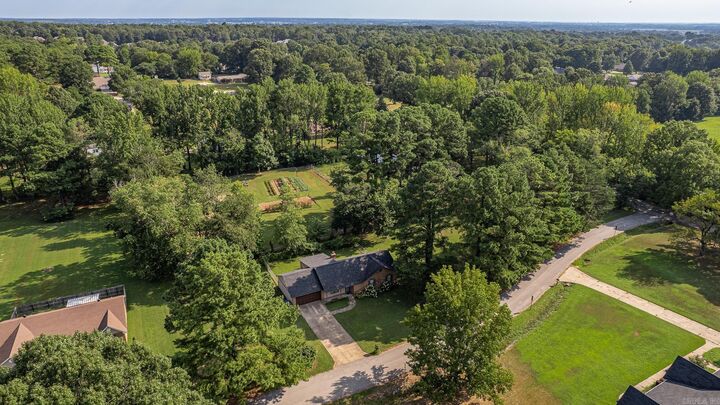 Property Photo: 1720 Ridge Oak AR 72404