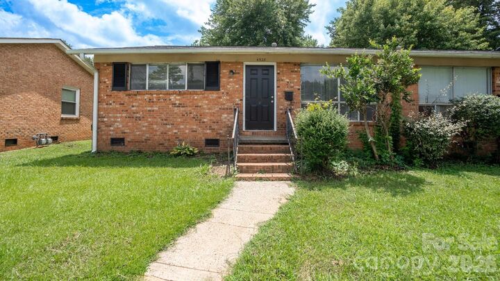 Property Photo:  4926 Malibu Drive  NC 28215 