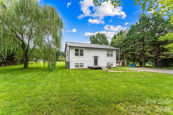 Property Photo: 2646 Icard Rhodhiss Road NC 28612