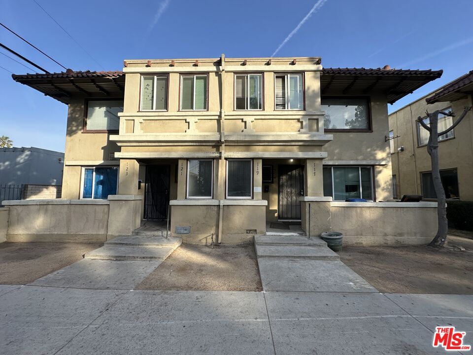 Property Photo:  117 W 9th St  CA 90813 
