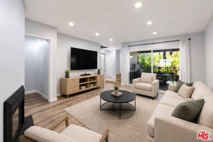 Property Photo: 9562 Via Bernardo CA 91504