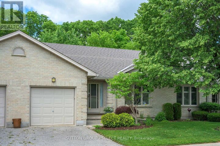 Property Photo:  99 Edgevalley Road 43  ON N5Y 5N1 