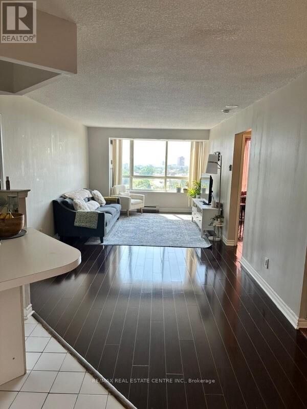 Property Photo:  3605 Kariya Drive South 812  ON L5B 3J4 
