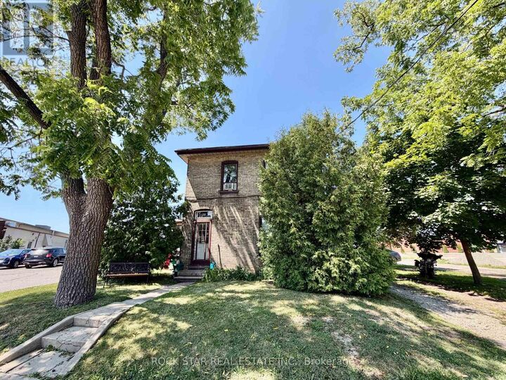 Property Photo: 135 Sherwood Drive ON N3T 1N8