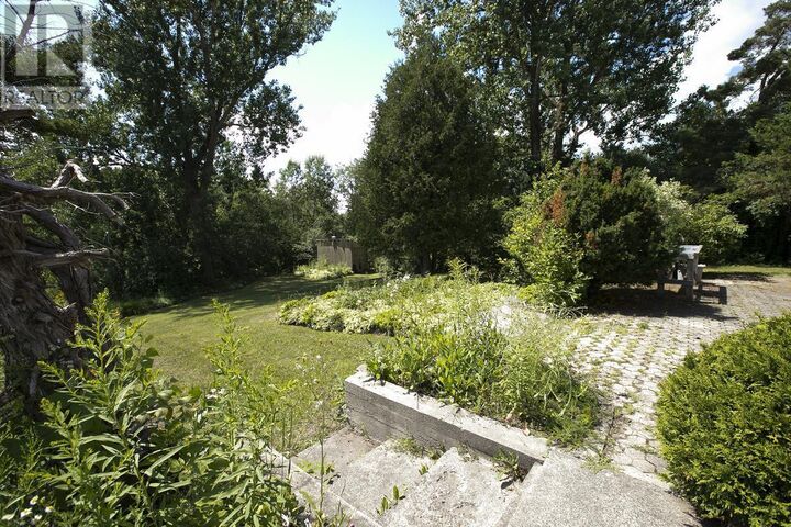 Property Photo: 47 Fairview Ave ON P6C 3B3